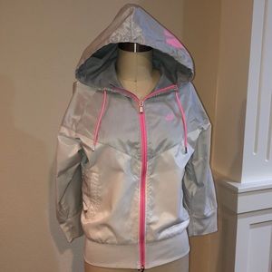 Nike Women’s Windbreaker SM